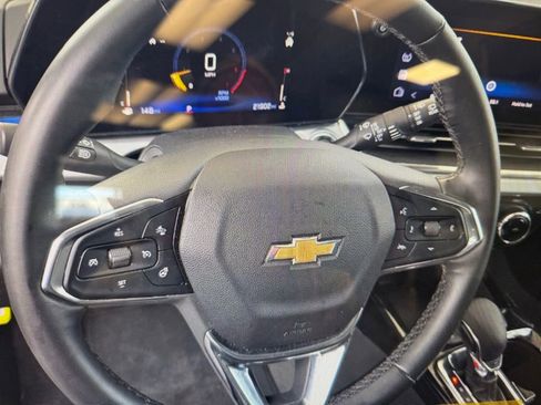 Used 2025 Chevrolet Trax LT w/ LT Convenience Package image 10