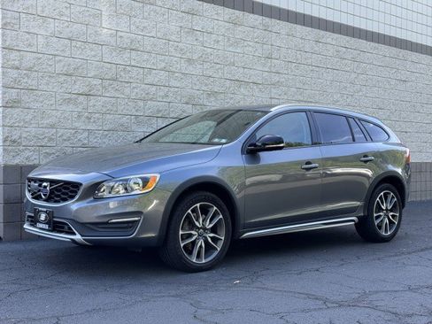 Used 2017 Volvo V60 T5 Cross Country w/ Climate Package AWD/4WD image 5