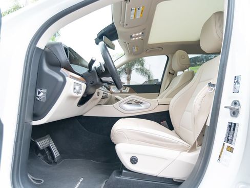 Used 2023 Mercedes-Benz GLS 450 4MATIC image 25