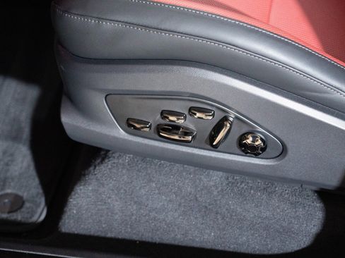 Used 2026 Porsche Cayenne Turbo Electric AWD/4WD image 12