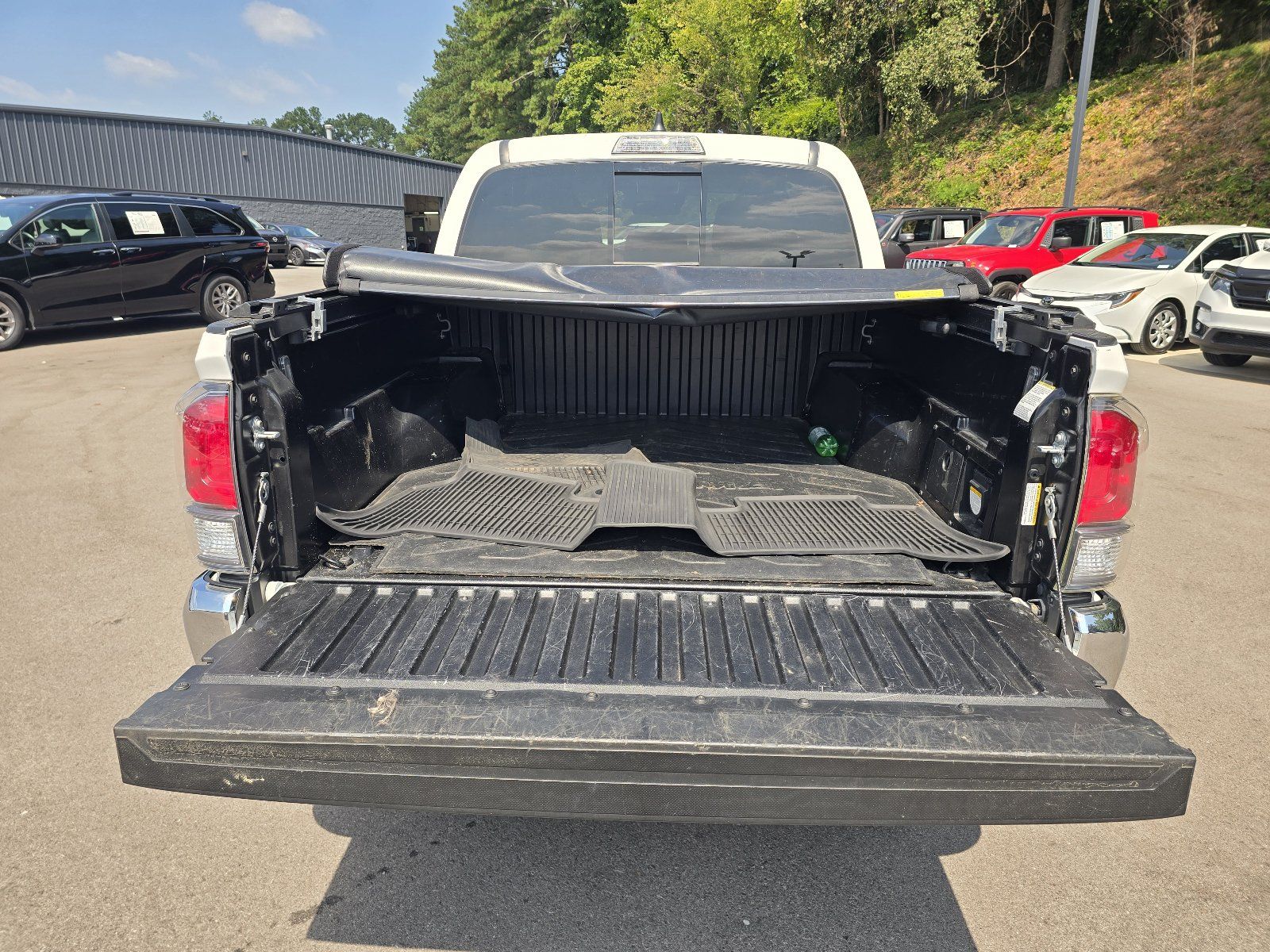 Used 2022 Toyota Tacoma TRD Off-Road AWD/4WD image 13