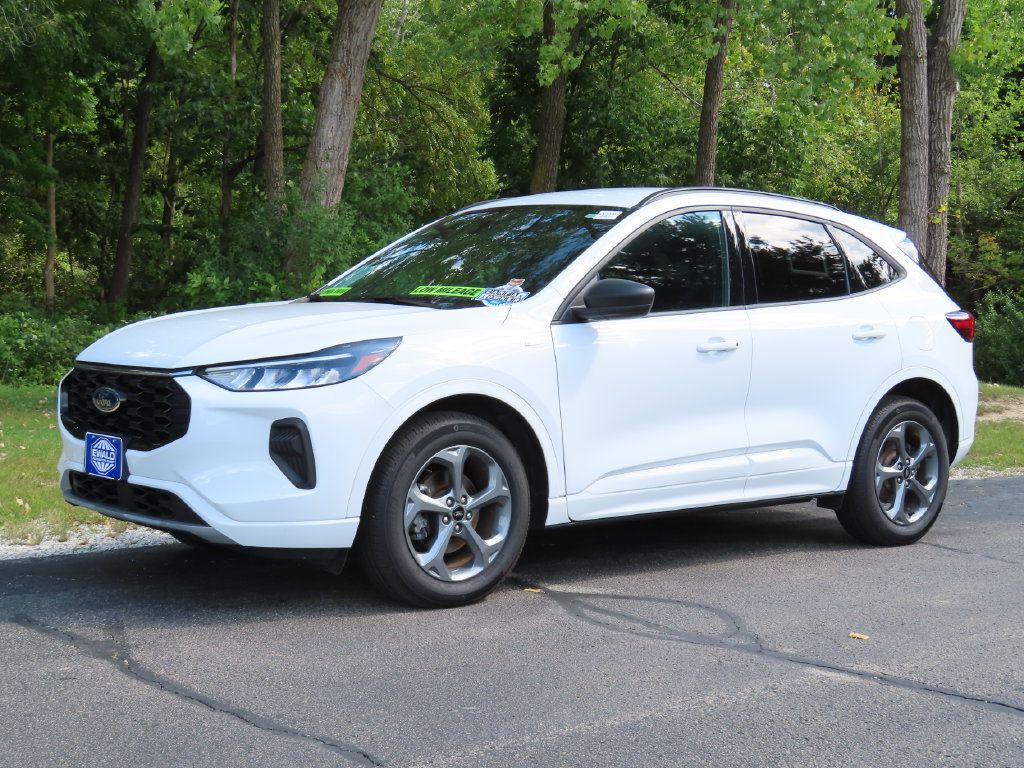 Used 2023 Ford Escape ST-Line w/ Tech Pack #1 AWD/4WD image 19