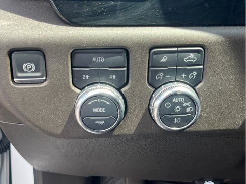 Used 2025 GMC Sierra 1500 SLT AWD/4WD image 34