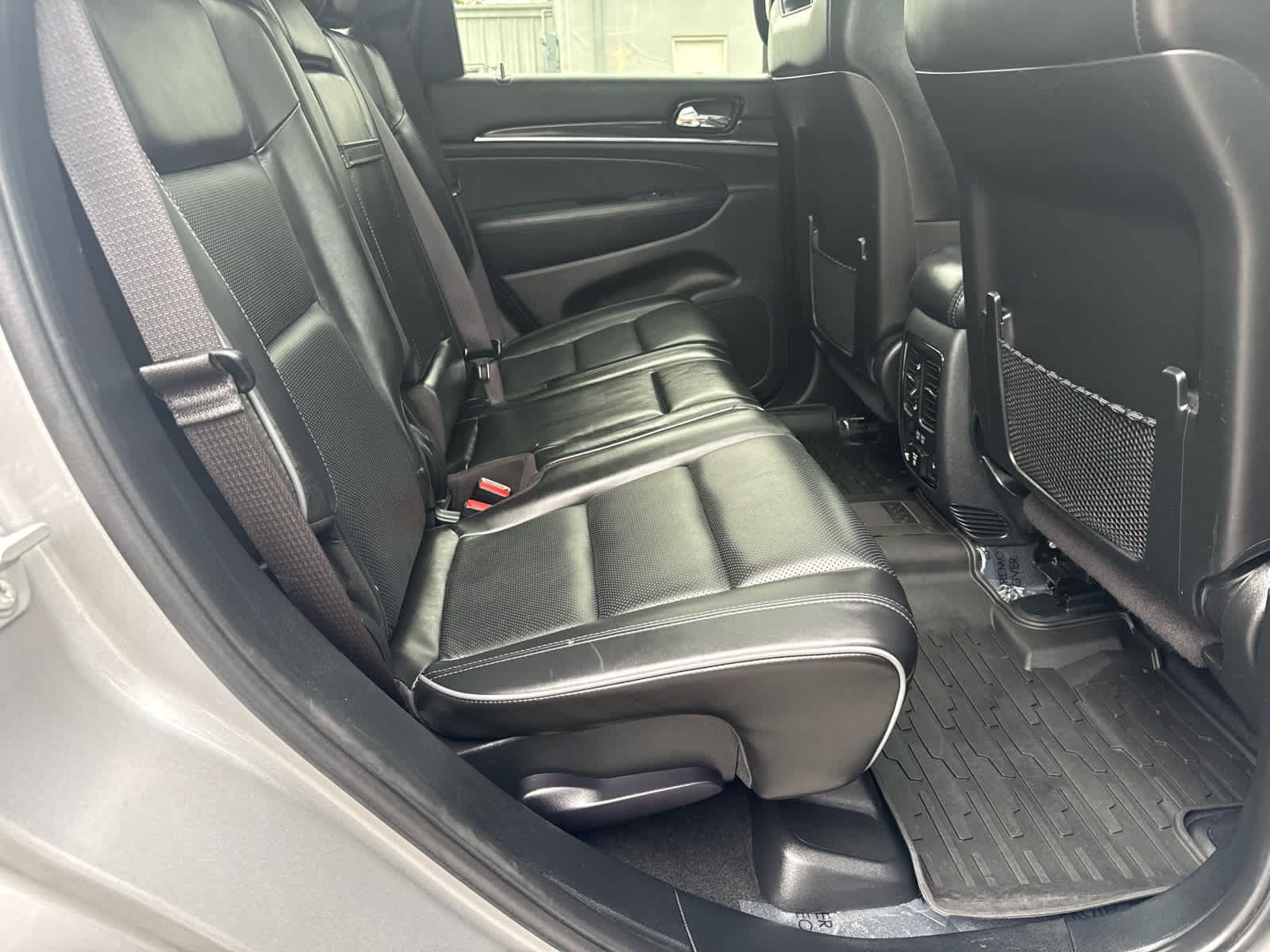 Used 2020 Jeep Grand Cherokee Overland AWD/4WD image 14