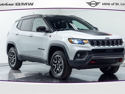 Used 2024 Jeep Compass Trailhawk AWD/4WD image 1