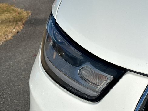 Used 2022 Chrysler Pacifica Touring-L image 24