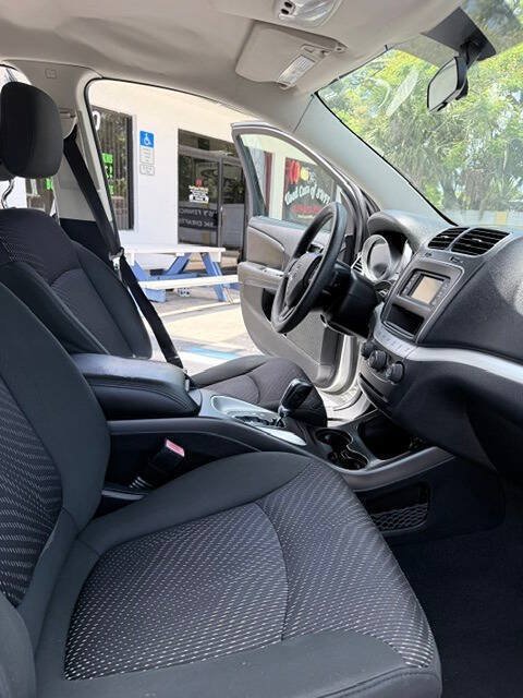 Used 2012 Dodge Journey SXT w/ Flexible Seating Group FWD image 15