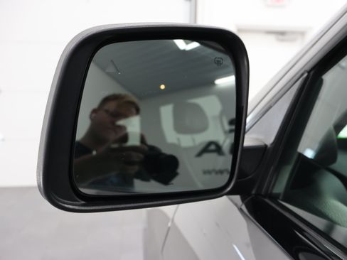 Used 2020 Jeep Grand Cherokee Altitude AWD/4WD image 39