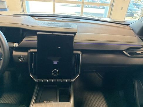 Used 2025 GMC Acadia AT4 w/ LPO, Floor Liner Package AWD/4WD image 28