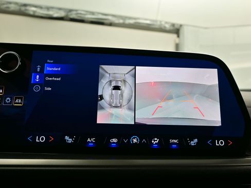 Used 2024 Chevrolet Traverse LT AWD/4WD image 19
