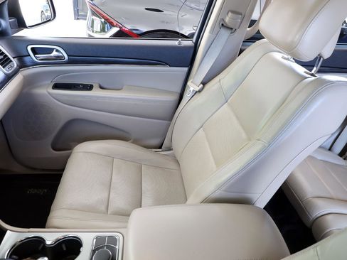 Used 2019 Jeep Grand Cherokee Limited w/ Luxury Group II image 19