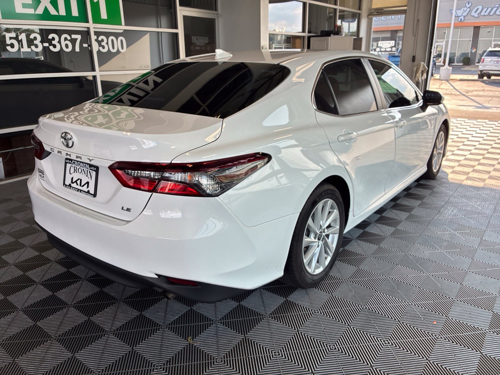 Used 2021 Toyota Camry LE w/ Carpet Mat Package (TMS) FWD image 6