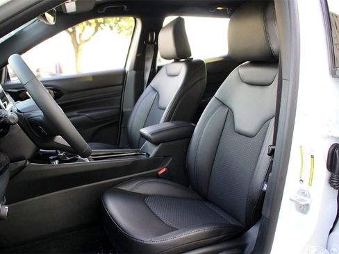 New 2026 Jeep Compass Latitude image 8