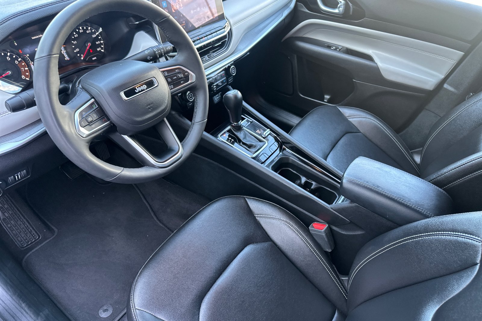 Used 2025 Jeep Compass Limited AWD/4WD image 11