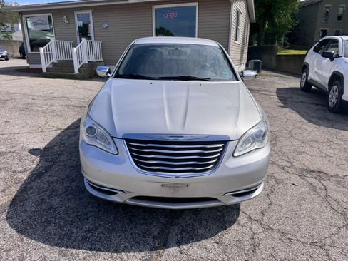 Used 2012 Chrysler 200 Limited FWD image 2