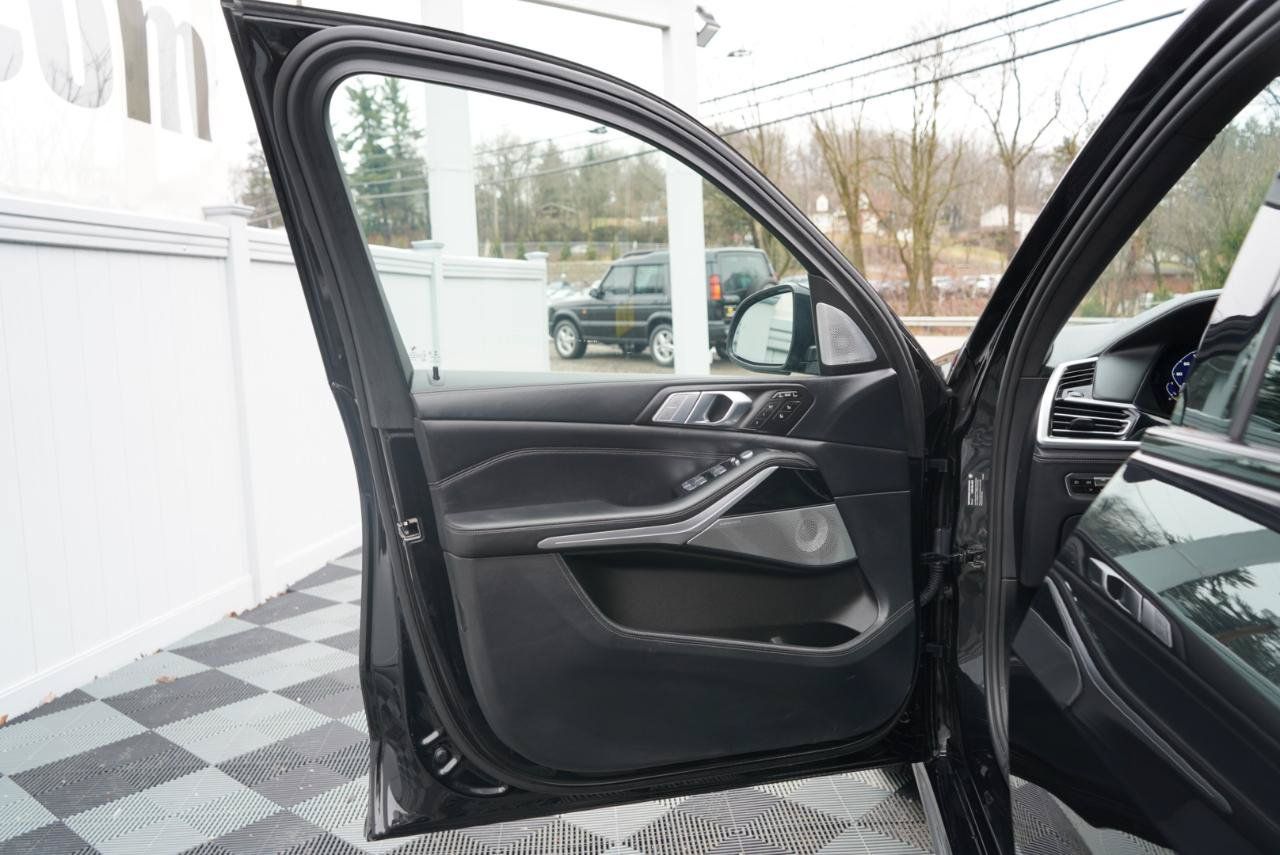 Used 2022 BMW ALPINA XB7 AWD/4WD image 16