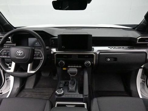 Used 2025 Toyota Tacoma SR5 AWD/4WD image 35