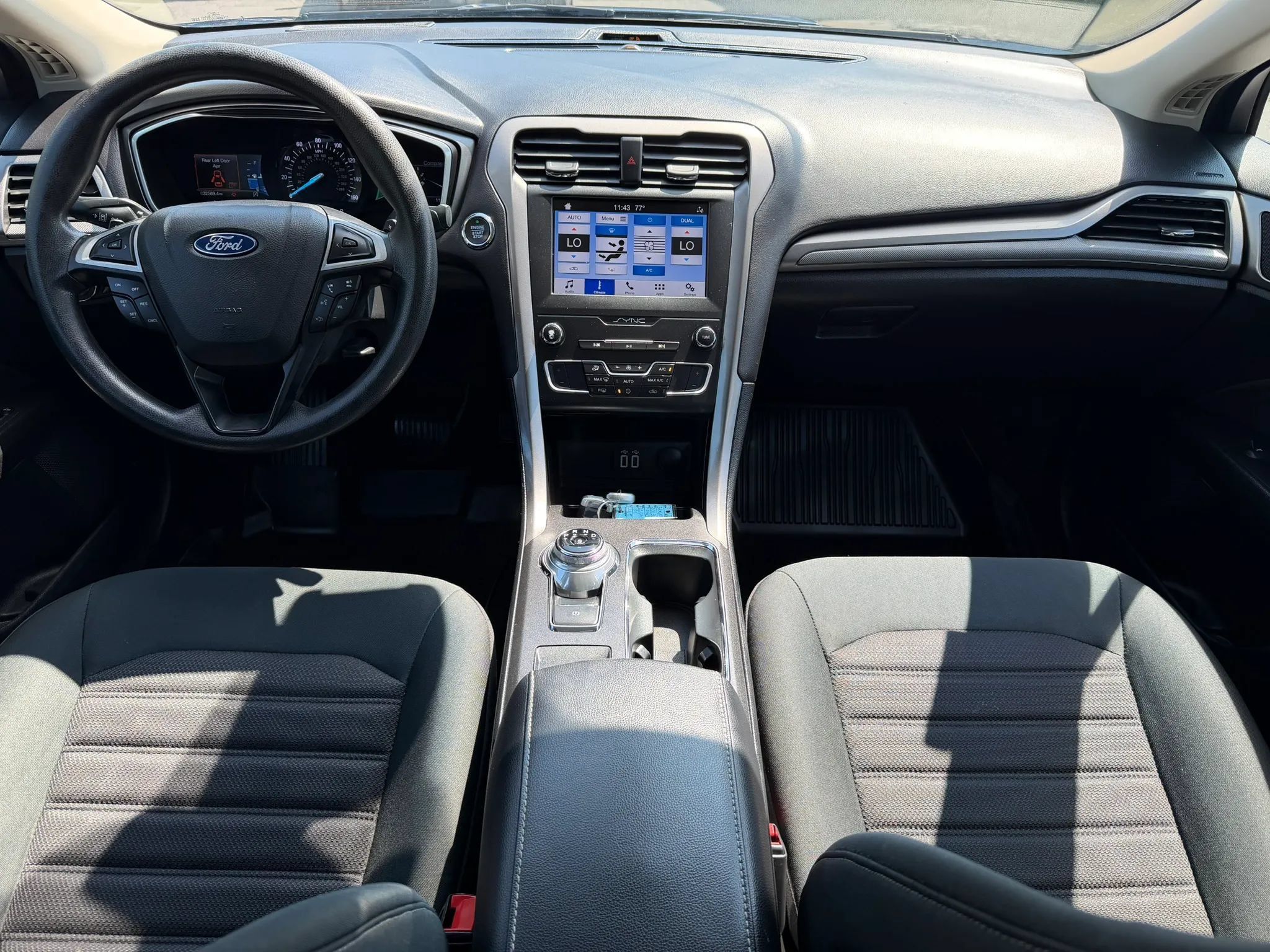 Used 2019 Ford Fusion SE FWD image 11