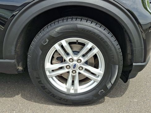 Used 2023 Ford Explorer XLT AWD/4WD image 8