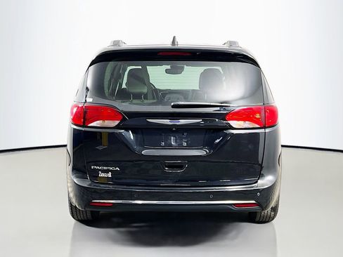 Used 2019 Chrysler Pacifica Touring-L w/ Advanced Safetytec Group image 6