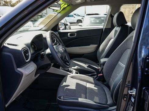 Used 2024 Hyundai Venue Limited FWD image 14