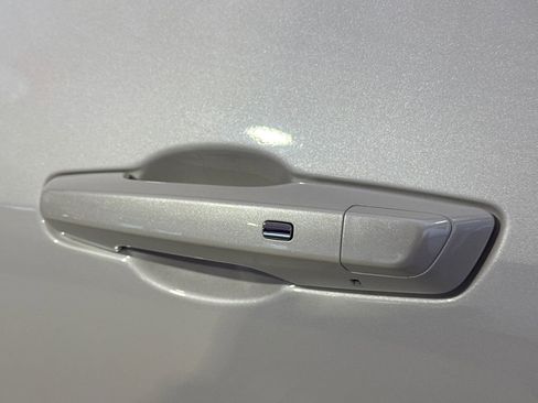 Used 2025 Chevrolet Equinox ACTIV w/ Safety and Technology Package AWD/4WD image 15