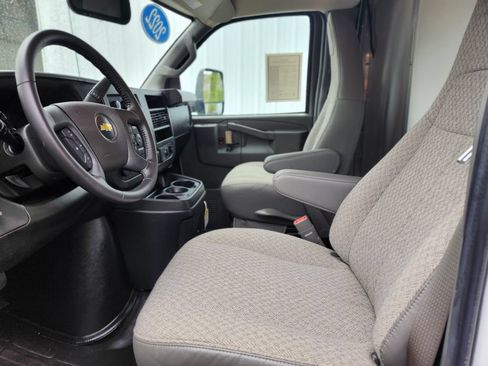 Used 2022 Chevrolet Express 3500 w/ Power Convenience Package RWD image 10