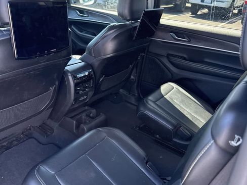 Used 2023 Jeep Grand Cherokee L Limited w/ Luxury Tech Group II AWD/4WD image 6