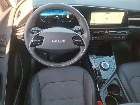 Used 2025 Kia Niro Wind w/ Wind Preserve Package image 11