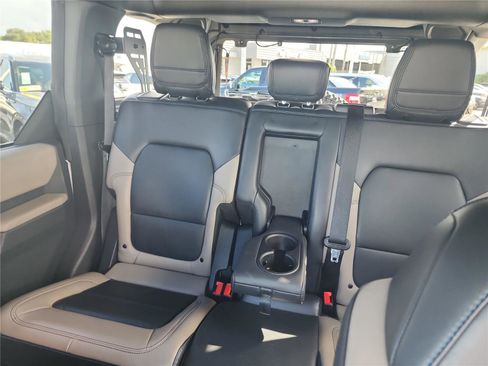 Used 2022 Ford Bronco Wildtrak image 16