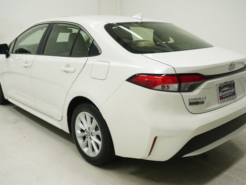 Used 2020 Toyota Corolla XLE FWD image 6