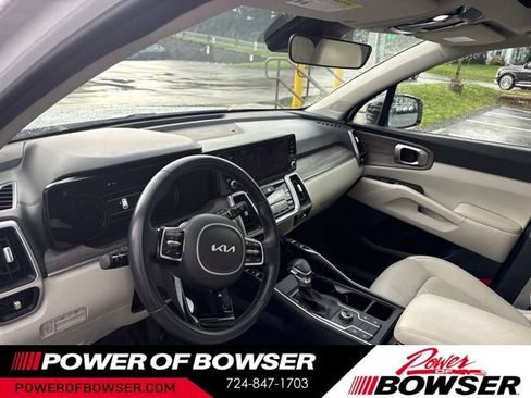Used 2022 Kia Sorento S w/ Panoramic Sunroof Package AWD/4WD image 3