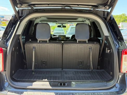 Used 2022 Ford Explorer XLT w/ Equipment Group 202A RWD image 16