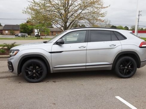 Used 2023 Volkswagen Atlas Cross Sport SEL R-Line AWD/4WD image 9