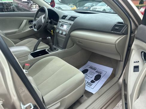 Used 2009 Toyota Camry LE FWD image 8