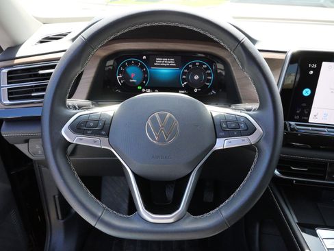 Used 2024 Volkswagen Atlas SE AWD/4WD image 26