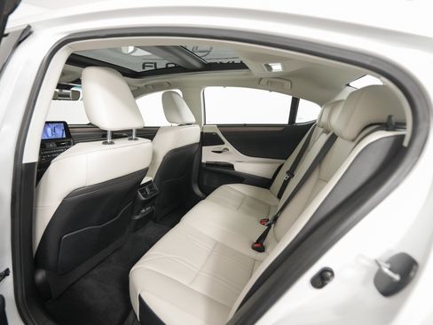 Certified 2025 Lexus ES 350 Ultra Luxury image 13