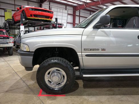 Used 1998 Dodge Ram 2500 Truck 4x4 Quad Cab image 3