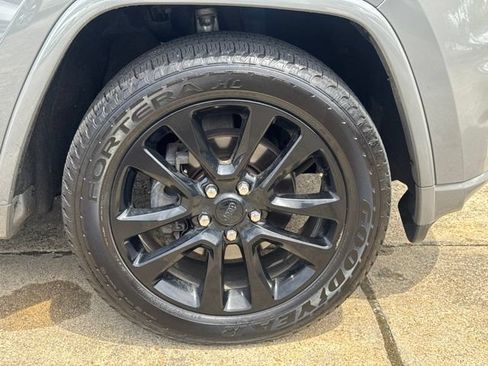 Used 2019 Jeep Grand Cherokee Altitude AWD/4WD image 34