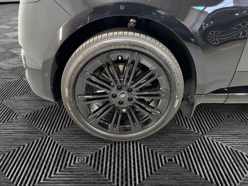 New 2025 Land Rover Range Rover SE AWD/4WD image 13