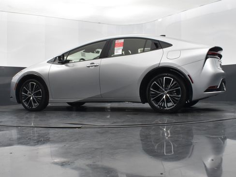 Used 2026 Toyota Prius XLE image 37