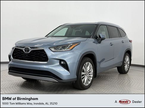 Used 2024 Toyota Highlander FWD image 1