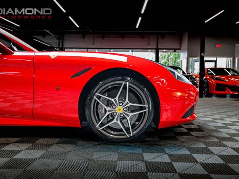 Used 2015 Ferrari California T image 36