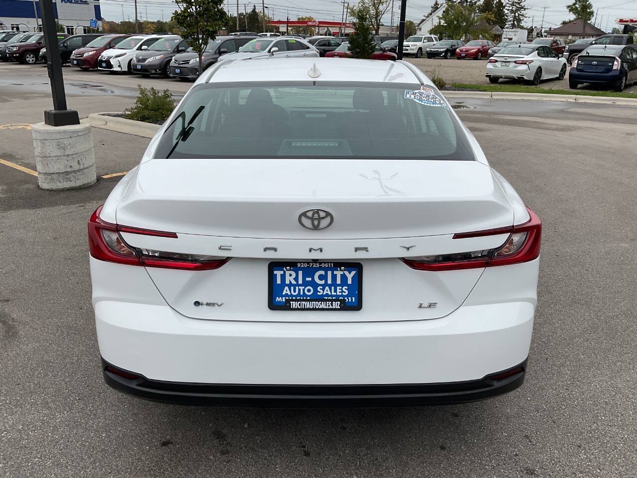 Used 2025 Toyota Camry LE FWD image 6