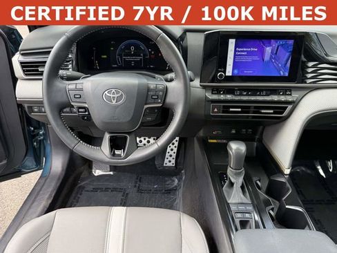 Used 2025 Toyota Camry SE w/ Convenience Package image 18