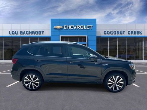 Used 2024 Volkswagen Taos SE FWD image 9