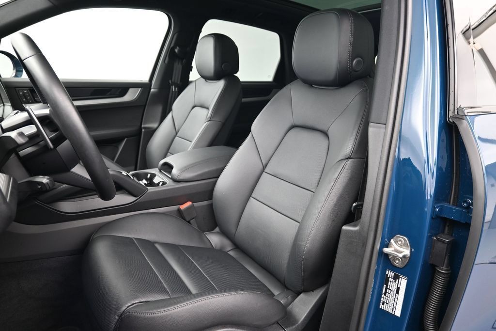 Used 2026 Porsche Cayenne AWD/4WD image 5