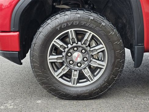 Used 2024 GMC Sierra 1500 AT4 w/ Technology Package image 9