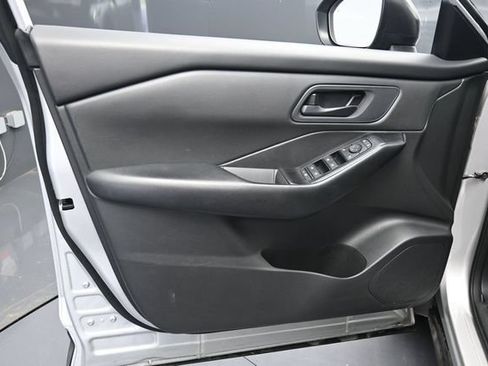 Used 2024 Nissan Rogue S FWD image 11