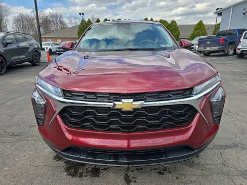 Used 2024 Chevrolet Trax LS w/ LS Convenience Package image 2